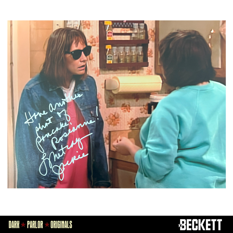 Laurie Metcalf Autographed Photo 11"x14" D